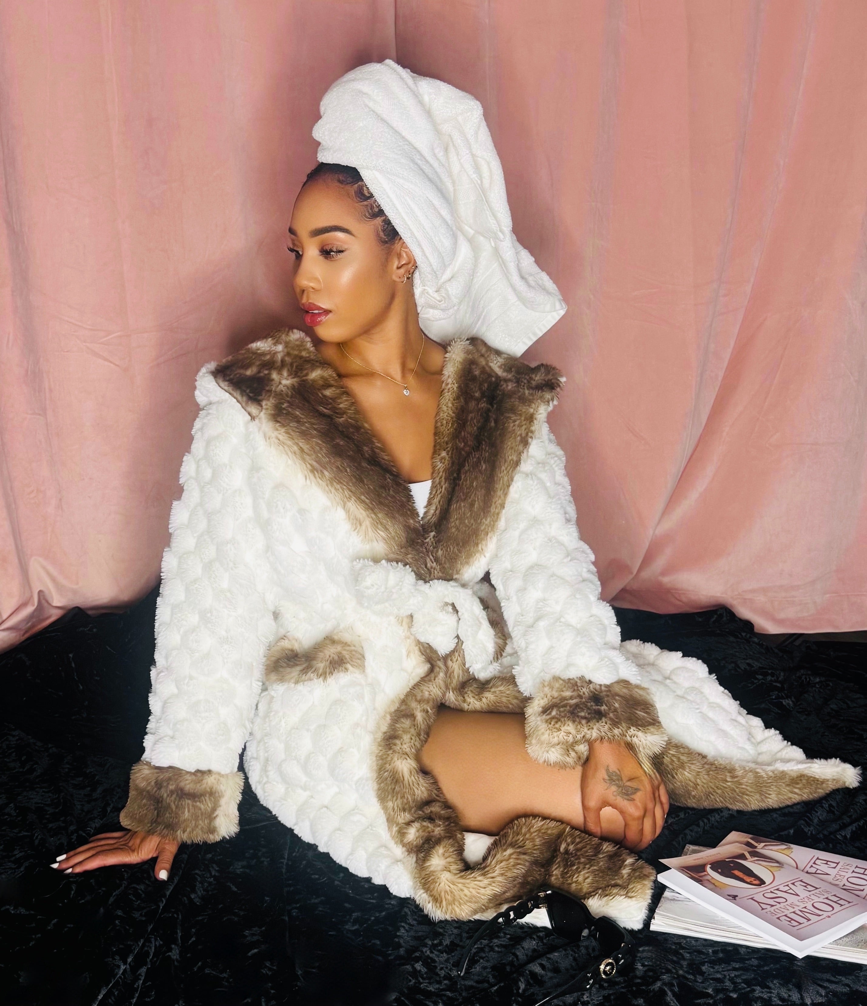 Chase Lifestyle Luxury Robe w/ pockets and hood - Unisex